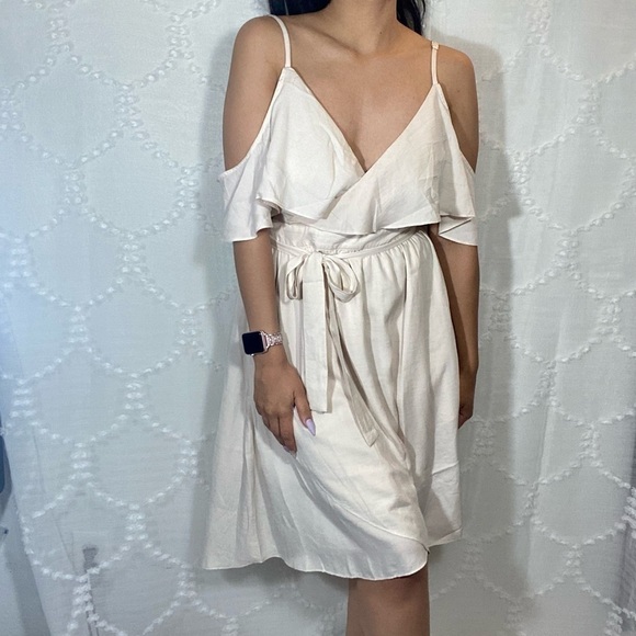 Dra Los Angeles off the shoulder cream dress - Picture 14 of 16
